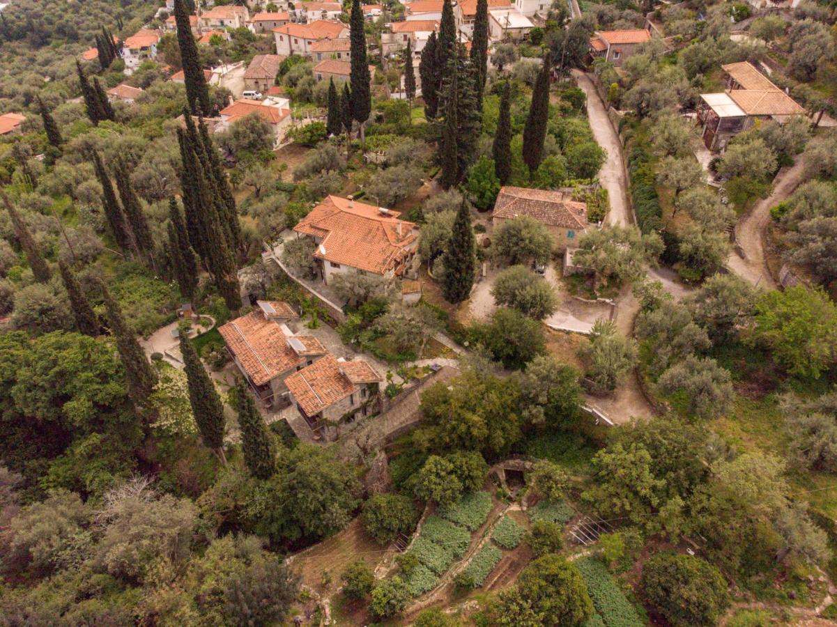 Studios Kyparissi & Spa Tirós Exterior foto